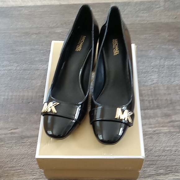 Michael Kors Women's Pumps-NEW - Picture 1 of 4